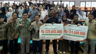 UMY dan Lazismu Ringankan Beban 98 Mahasiswa Sumatera Terdampak Bencana