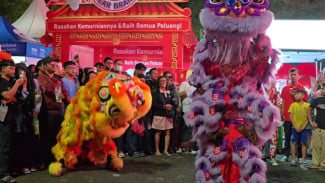 Balai Kota Solo Ramai Saat Imlek, Barongsai dan Angpao Jadi Daya Tarik