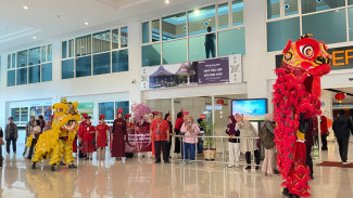 Barongsai Meriahkan Imlek 2026 di Bandara Adi Soemarmo, Penumpang Naik 28,73%