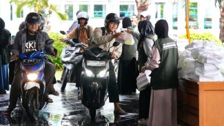 UMY Gelar Takjil Drive Thru Ramadan, Ribuan Porsi Dibagikan Setiap Hari dengan Dukungan Perbankan