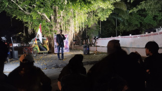 Aksi Seni di Alun-alun Karanganyar Serukan Tolak Geotermal Gunung Lawu