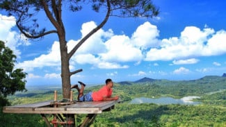 Canting Mas Puncak Dipowono, Negeri di Atas Awan dengan View Waduk Sermo dan Menoreh