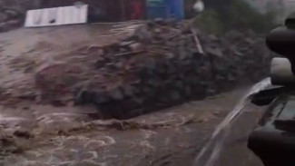 Lereng Gunung Lawu Diterjang Banjir dan Longsor, Akses Candi Cetho Rawan