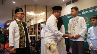 PWI Surakarta Buka Puasa Bersama, 10 Anak Yatim Terima Santunan di Hotel Sunan Solo