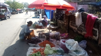 Pedagang Pasar Sentolo Kulonprogo Keluhkan Sepinya Pembeli Menjelang Lebaran