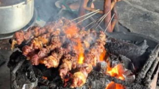 Sate Kambing Raksasa di Klaten! Satu Tusuknya Panjang Banget, Pecinta Sate Wajib Coba