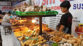 Shi Jeckex Jogja: Sensasi Minum Susu Murni dengan Atraksi Barista dan Menu Angkringan Super Lengkap