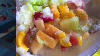 Es Buah Pak Jumadi Sendowo: Legendaris dengan Sentuhan Jadul, Segar dengan Pilihan Sirup Favorit