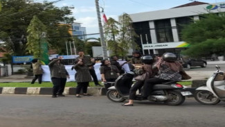 Employee Volunteering BPJS Ketenagakerjaan Pekalongan, Bagi Ratusan Takjil ke Warga