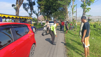 Kereta Kelinci Tabrak Motor di Karanganyar, Ibu Tewas, Anak Terluka