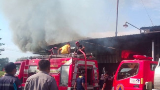 Gudang Kayu di Karanganyar Terbakar, Mesin Open Diduga Jadi Pemicu Api