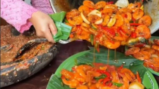 Sate Merah Jumbo Viral di Jogja! 1 Tusuk Sama Dengan 1 Paha Ayam, Lauknya 100 Lebih Pilihan