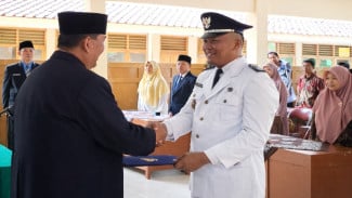 Burhani Arwin Resmi Dilantik Sebagai Lurah Antarwaktu Hargomulyo, Bupati Tekankan Inovasi Potensi Lokal