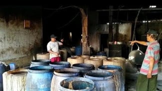 Desa Ciu Bekonang Diguncang Penertiban, Stigma Desa Miras Bayangi Nasib Perajin