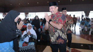 Bupati Rober Christanto Lepas 595 Calon Haji Karanganyar 2026, Berangkat 10 Mei via Solo
