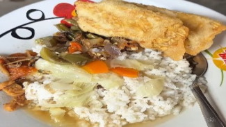 Viral di Jogja! Nasi Sop Rp3 Ribu dan Gorengan Rp500 Ini Disebut Penyelamat Anak Kos