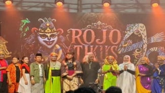 Sujiwo Tejo Gegerkan Demak Lewat Pementasan “Rojo Tikus”, Sindir Fenomena Tikus Berdasi