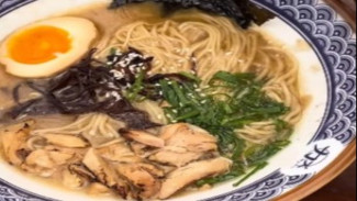 Roka Ramen Jogja: Semangkuk “Top Tier” yang Bikin Rela Antre Panjang demi Kuah Gurihnya