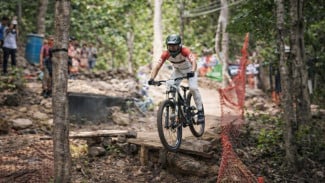 Bukit Hijau Bike Park Jadi Panggung Ketatnya Persaingan Downhiller Nasional di Seri Perdana 76 Indonesian Downhill 2026