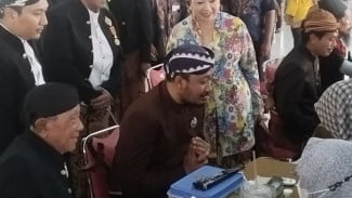 Keraton Surakarta Gelar Cek Kesehatan Gratis, PB XIV Hangabehi Berbaur dengan Abdi Dalem dan Warga
