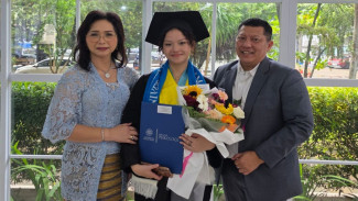 Nadya Marvella Santarini, Lulus Tercepat di Wisuda UGM Lewat Riset Tren Live Commerce