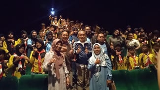 Plot Twist! Habis Nangisin Film Children of Heavens, 63 Siswa SDN 3 Bawang Dapet Sepatu dari DPR RI Yoyok Riyo Sudibyo