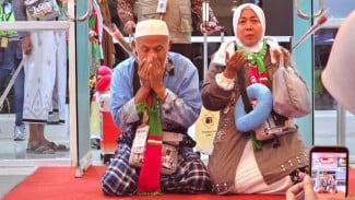 Debarkasi Solo 2026 Dimulai, Kloter Pertama Jemaah Haji Asal Tegal Tiba di Bandara Adi Soemarmo
