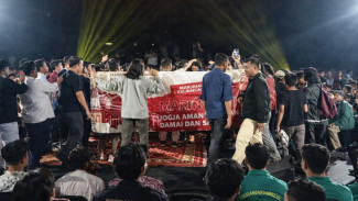 Diskusi Pejabat di GIK UGM Digeruduk Mahasiswa, Nusron dan Sudaryono Dievakuasi