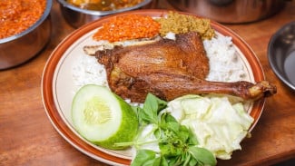 Aroma Tradisi di Meja Makan: Bebek Goreng Mbah Mangoen Soemarto