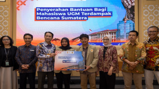 Mahasiswa UGM Terdampak Bencana Sumatra Terima Beasiswa
