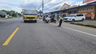 Diduga Hilang Kendali Saat Hindari Kendaraan di Depan, Dua Perempuan Terluka dalam Kecelakaan di Ngabul