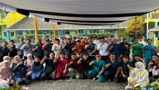 Khitan Massal dan Pengobatan Gratis IKA UNAIR Diserbu Warga Wonosobo, Bupati Dorong Pelajar Berani Kuliah