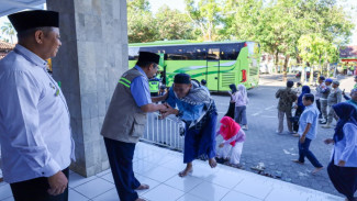 YIA Sukses Layani Debarkasi Perdana, Jemaah Haji Kulonprogo Pulang Disambut Hangat Keluarga