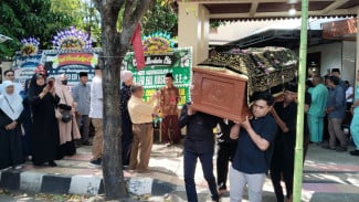 Politisi Demokrat Leo Edi Kusumo Tutup Usia, Bupati Rober dan Wabup Adhe Melayat, Ketua Golkar Sampaikan Belasungkawa