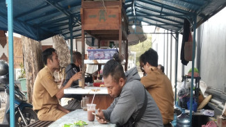 PKL Karanganyar Mulai Bayar Retribusi via QRIS, Potensinya Rp200 Juta hingga Tembus Miliaran