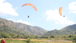 Kulonprogo Perkuat Promosi Wisata Minat Khusus Lewat Press Tour Paralayang dan Arung Jeram