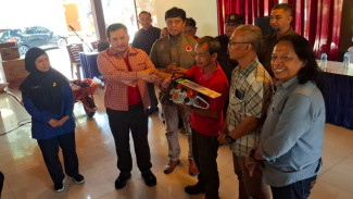 Eko Suwanto Serahkan 13 Peralatan Mitigasi Bencana untuk Perkuat Kesiapsiagaan Warga Yogyakarta