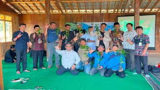 Hidupkan Lagi “Emas” Kopi Tombo Batang, 5.400 Bibit Arabika Disalurkan ke Petani