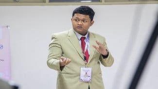 Fajar Rasyid Ariandhika, Mahasiswa UGM yang Membuktikan Keterbatasan Bukan Penghalang