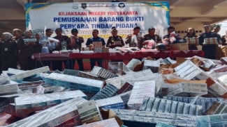 Kejari Yogyakarta Musnahkan Ribuan Barang Bukti dari Puluhan Perkara Pidana