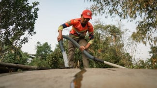 Pemkab Gunungkidul dan TNI Distribusikan Puluhan Tangki Air ke Sumbergiri