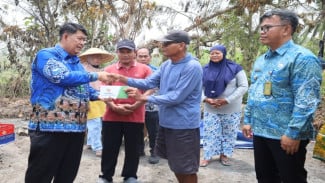 Lansia di Kulonprogo Terima Bantuan Usai Rumahnya Ludes Terbakar