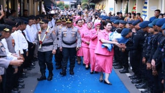 Kapolda DIY Baru Disambut Hangat, Irjen Pol Anggoro Dihantarkan dengan Khidmat