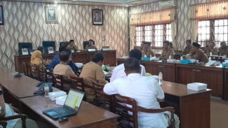 Desil DTSEN Berubah, Kades Demak Mengadu ke DPRD karena Bansos Warga Terancam Terputus