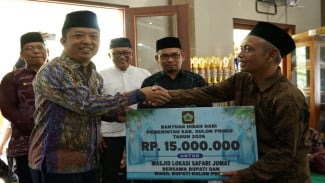 Safari Jumat di Kulonprogo: Warga Mentobayan Terima Bantuan, Marbot Masjid Al-Hikmah Dapat Jaminan BPJS