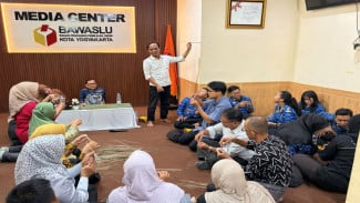 Bawaslu Kota Yogyakarta Manfaatkan Wayang Suket untuk Perkuat Literasi Demokrasi dan Pengawasan Partisipatif