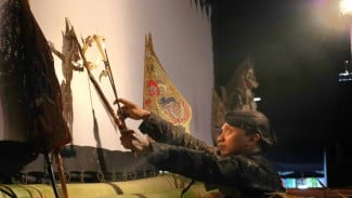 Penutupan HUT ke-75 Kabupaten Kulonprogo, Pemkab Beri Apresiasi Penggerak Pembangunan dan Salurkan Bantuan Sosial