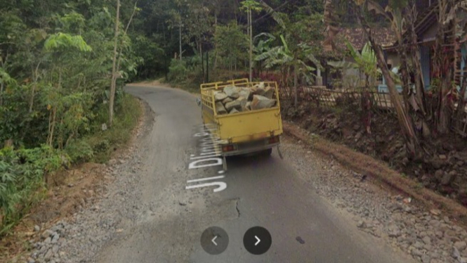 Warga Dlingo Demonstrasi karena jalan rusak (Sumber: Google Maps)