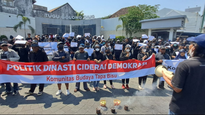 Aksi demonstrasi di Tugu Pal Putih Yogyakarta tolak Politik Dinasti