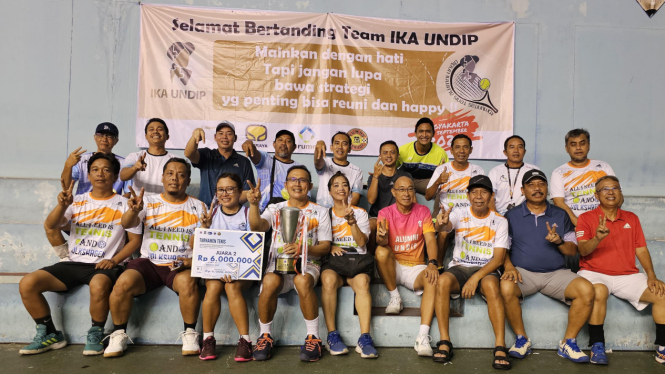 Tim Undip saat berfoto bersama usai lomba